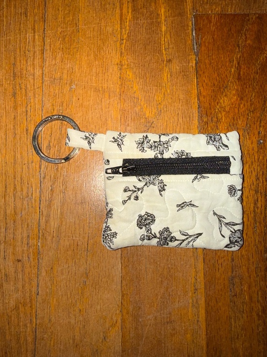 Accessories - Quilted Floral Coin Pouch Keyring - Black on Cream